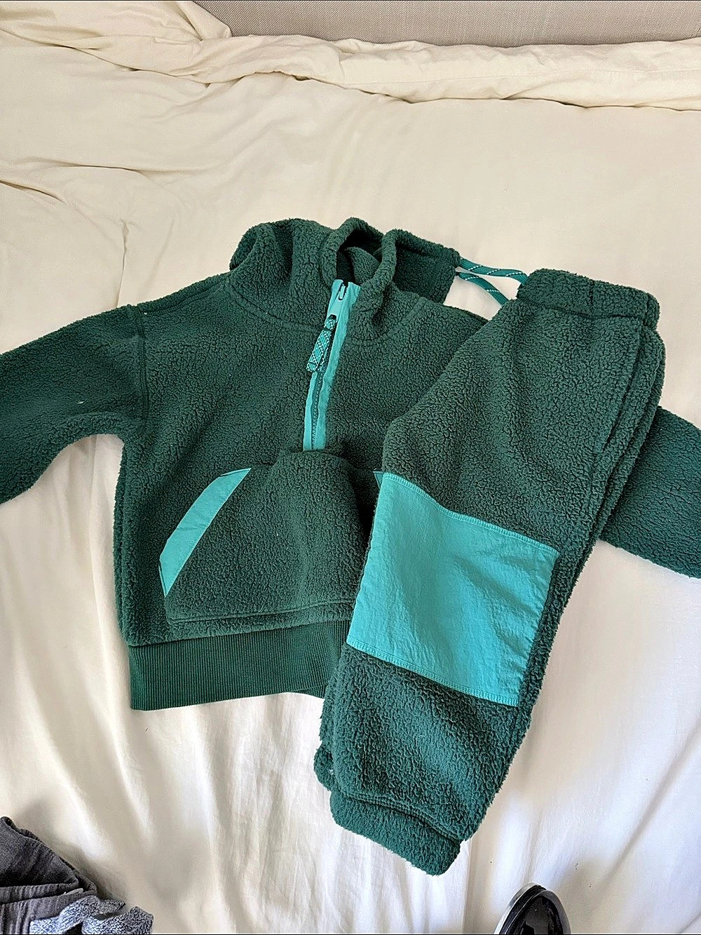 Hanna Andersson Kids Fleece Jacket and pants Green & Turquoise Size 3T